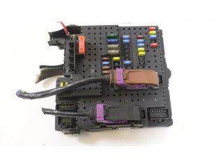 Блок предохранителей  1221779, 8676391   Volvo V70    