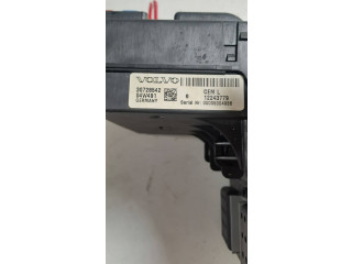 Блок предохранителей 30728542, 9869009000   Volvo V70    