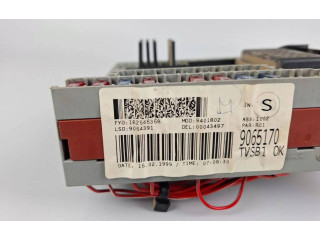 Блок предохранителей  9494673, 99W035   Volvo S80    