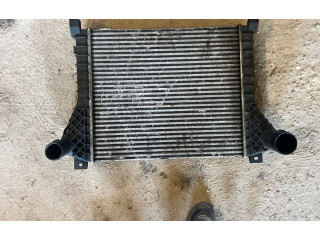 Радиатор интеркулера    Dodge Nitro