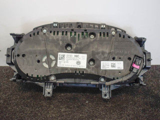 Панель приборов    Volkswagen Golf VII       