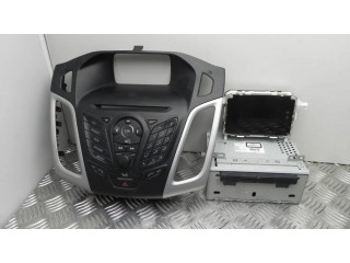 Радио/ проигрыватель CD/DVD / навигация