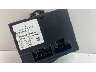 Механизм фиксации задней двери