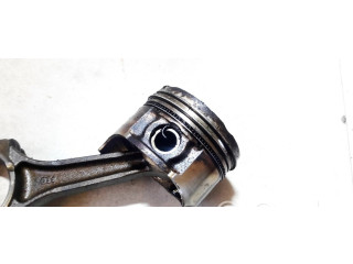 Píst KIA Clarus pro benzínový motor 2.0