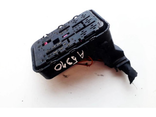 Блок предохранителей  1K0937700B   Volkswagen Caddy    