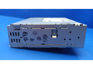 Радио/ проигрыватель CD/DVD / навигация