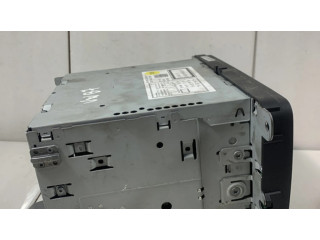 Радио/ проигрыватель CD/DVD / навигация