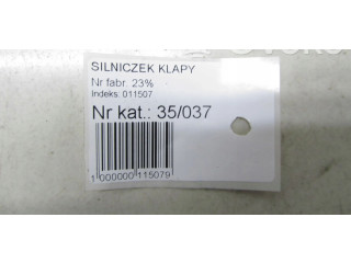 Моторчик заднего дворника 30663891 Volvo V70