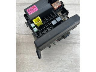 Блок предохранителей MR587816, 404070344 Mitsubishi Grandis