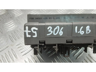 Блок предохранителей 9458962580   Peugeot 306    