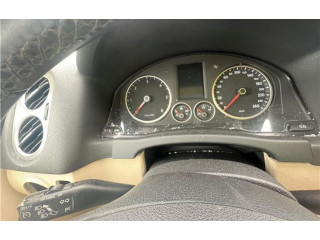 Přístrojová deska Volkswagen Tiguan 2009