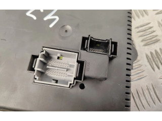 Блок предохранителей 30728512   Volvo V70    