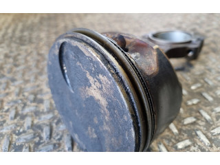  Поршень с шатуном    Cadillac Escalade  