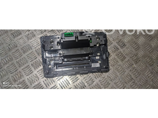 Радио/ проигрыватель CD/DVD / навигация