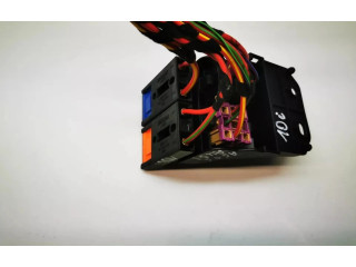 Pojistková skříňka 4F1937503, 8A0937530 Audi A6 S6 C6 4F 2006