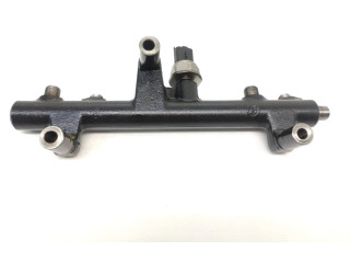 Топливная рампа 9681909680, 9814383880   Peugeot Expert   для двигателя RH02