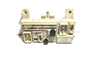 Блок предохранителей 30765471, 00018606   Volvo C30    