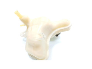 Расширительный бачок охлаждающей жидкости