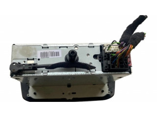 Радио/ проигрыватель CD/DVD / навигация