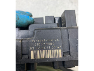Блок предохранителей 8678449, 518828009 Volvo V70