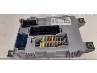 Блок предохранителей 28560986   Opel Combo D    