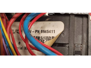 Блок предохранителей  8645411   Volvo V70    
