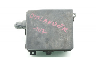 Блок предохранителей Mitsubishi Outlander