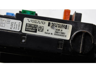 Блок предохранителей 30728512   Volvo V70    