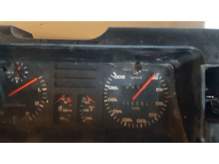 Панель приборов 81117185 Audi 80 90 B3