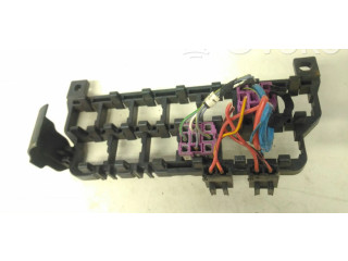 Блок предохранителей 8d0937503e Volkswagen Golf IV