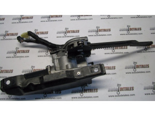 Притягиватель задней крышки