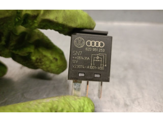 Pojistková skříňka 8Z0951253 Audi Q7 4L 2006