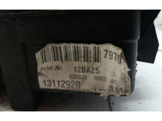 Блок предохранителей 13112920   Opel Vectra C    