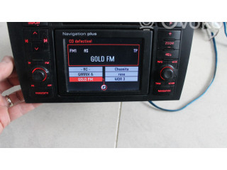 Радио/ проигрыватель CD/DVD / навигация