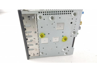 Радио/ проигрыватель CD/DVD / навигация