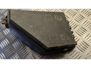 Блок предохранителей  YQE000210   Rover 75    