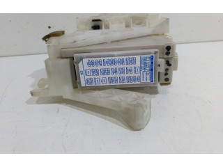 Pojistková skříňka Řídící jednotka BSM 8273047510 Toyota Prius (XW30) 2013