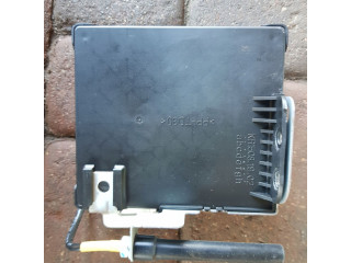 Pojistková skříňka Řídící jednotka BSM 954002B480 Hyundai Santa Fe 2008