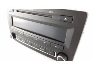 Радио/ проигрыватель CD/DVD / навигация