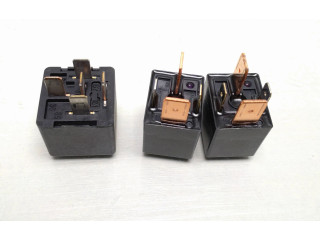 Блок предохранителей MR301978, Mr301971 Mitsubishi ASX