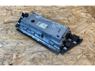 Радио/ проигрыватель CD/DVD / навигация