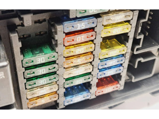 Блок предохранителей  9494210   Volvo V70    