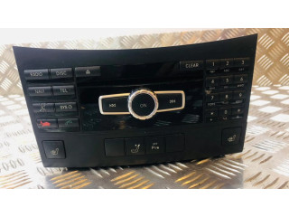 Радио/ проигрыватель CD/DVD / навигация