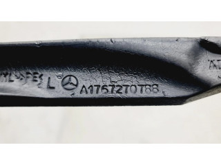 Другая деталь отделки пере́дней дверей