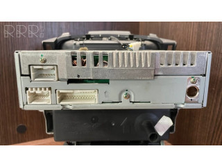 Радио/ проигрыватель CD/DVD / навигация