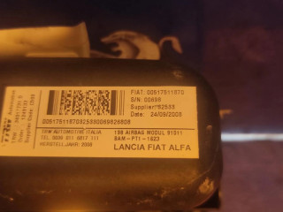 Подушка безопасности водителя 00517511870 Lancia Delta III