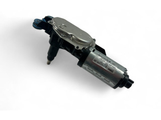 Моторчик дворников 31290787    Volvo V70