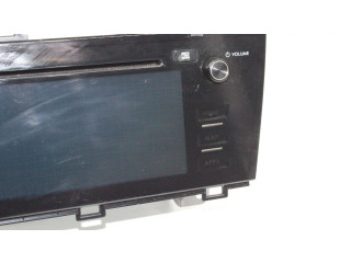 Радио/ проигрыватель CD/DVD / навигация