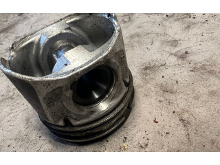  Поршень    Renault Trafic II (X83)  