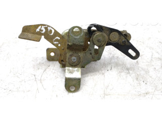 Замок багажника     Nissan Titan  -  года